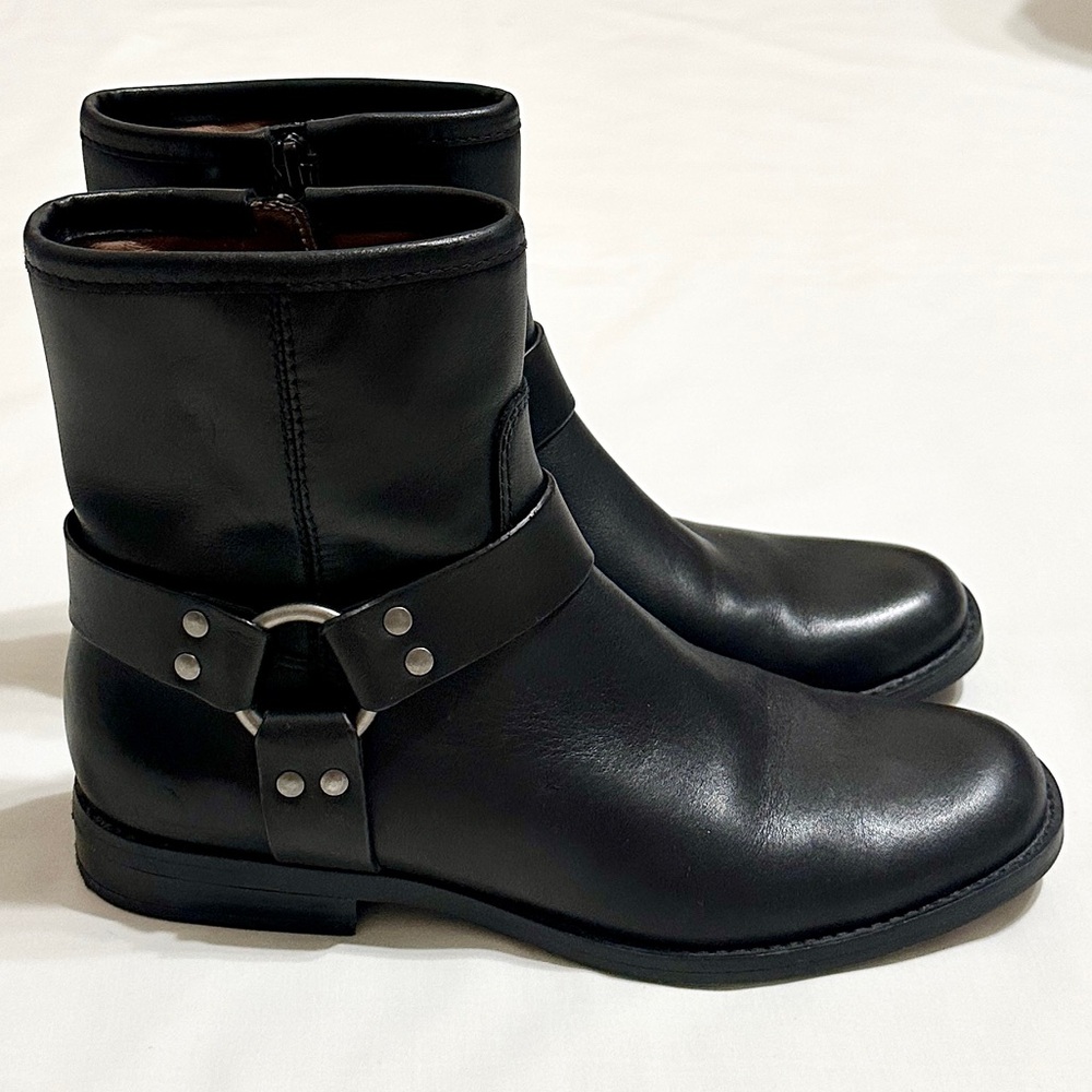 House of Harlow 1960 Portia Black Leather Side-Zip Harness Moto Ankle Boots - 8M